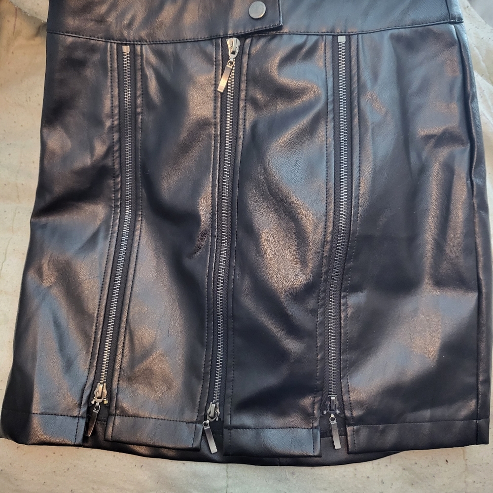 Women size medium faux black leather skirt